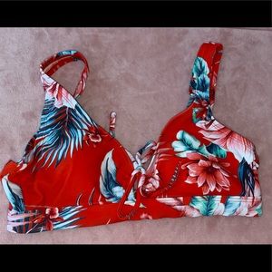 ✨NWOT Kona Sol Swim Top